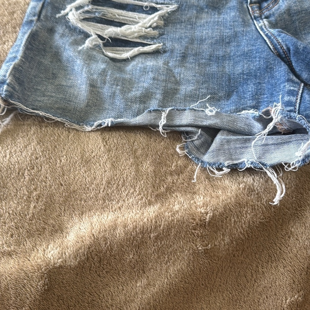 American‎ Eagle Woman’s Curvy Hi Rise Distressed Denim Women's Shorts - Picture 5 of 10